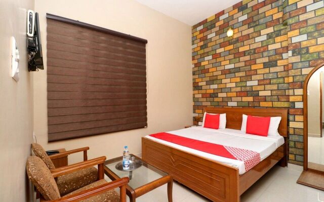 OYO 24747 Hotel White Spott