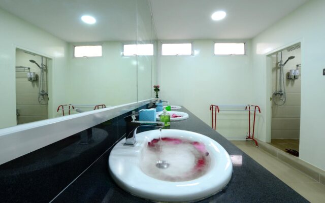 Backpacker Hostel - Adults Only