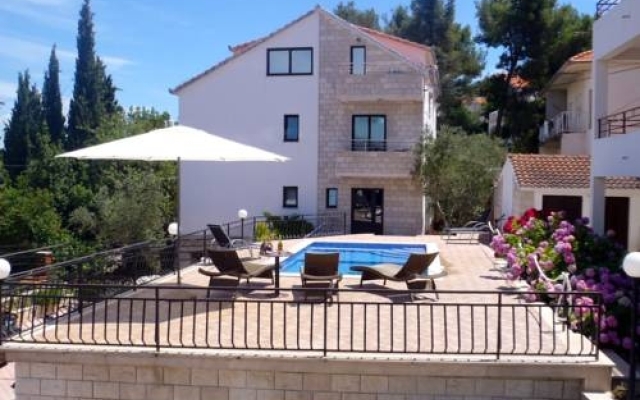 Maca Apartments