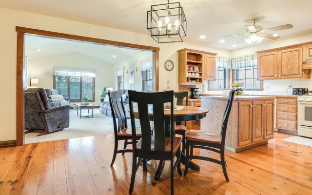 4 Mi to the Amish Village: Spacious Home w/ Deck!