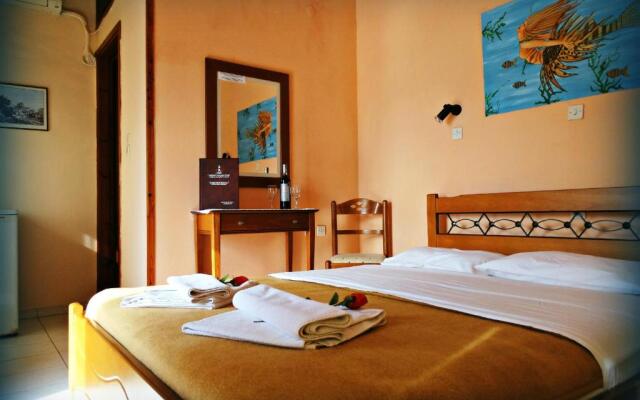 Akrotainaritis Rooms