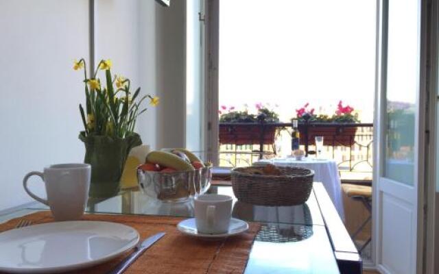 Donna Ilaria - Vatican area