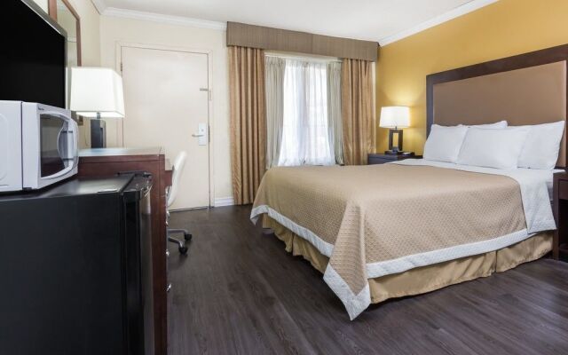 Days Inn Pensacola - Historic Downtown