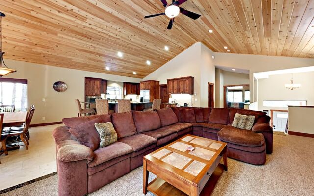 High End Executive Tahoe Home by RedAwning