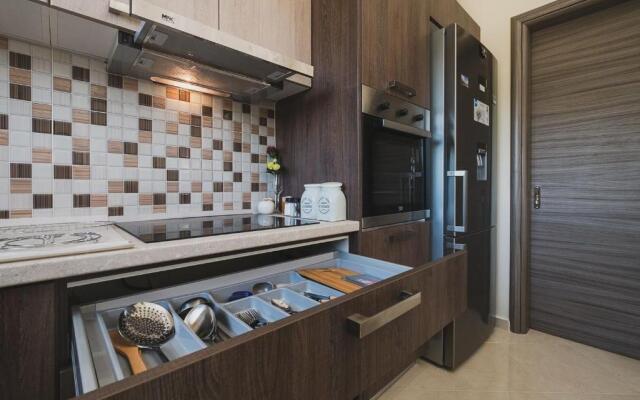 Spacious & New fully equipped Home with Parking
