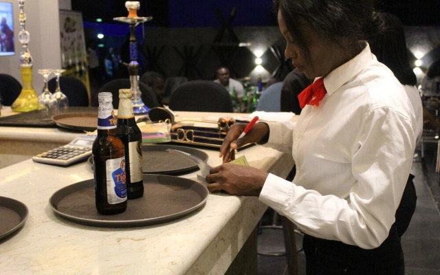 GlassTop Lounge Kubwa