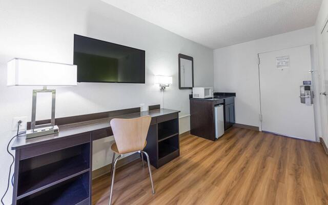 Motel 6 Warminster, PA