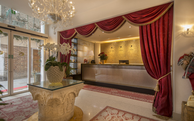 Hotel A LA Commedia