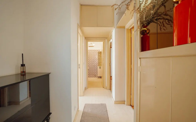 Downtown Classic With Terrace by Vacationy