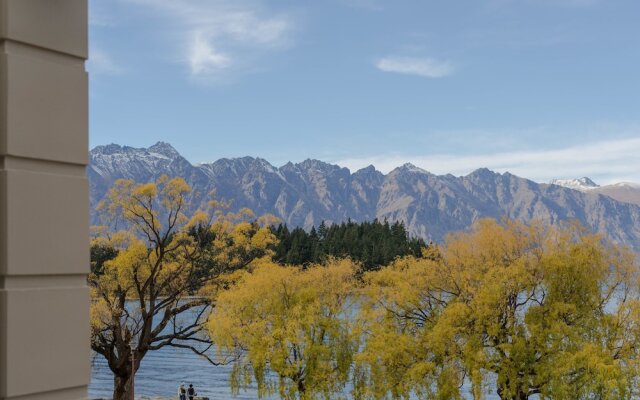 Lake Esplanade Villa