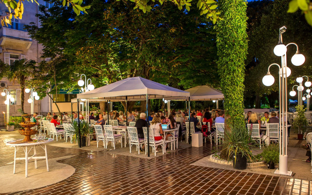 Hotel Sumratin