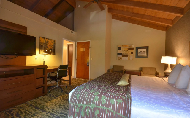 Best Western The Inn & Suites Pacific Grove