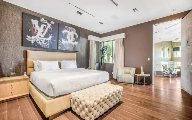Villa Kaleida - Sleek Modern Sunset Villa With Eclectic Style & Infinity Pool