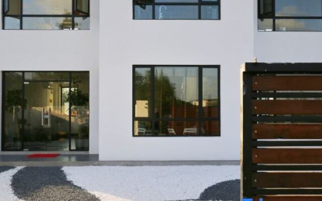Yinian Hostel