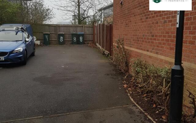 3 Bedroom 2 Bath House By Passionfruitproperties Close To Coventry City Centre - Free Wi-Fi, Driveway And Garden - 8RWC