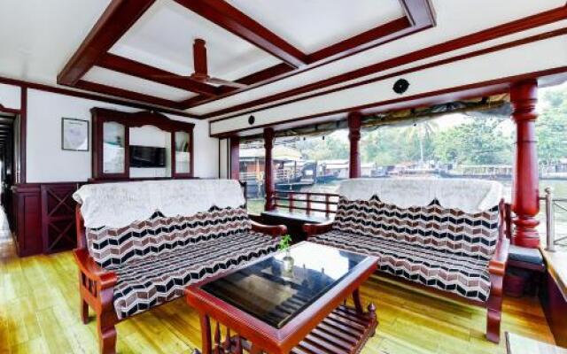 OYO 25089 Gold River Indraprastha Houseboat