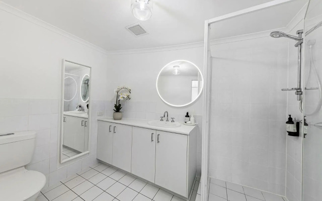 Unit 2 21 Park Cres Modern Stylish apartment