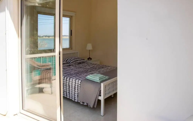 Captivating Lake & Oceanview Getaway House