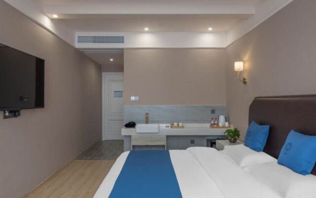 Floral Hotel Falan Small Town