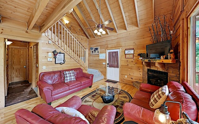 New Listing! Epic W/ Game Room & Hot Tub 2 Bedroom Cabin