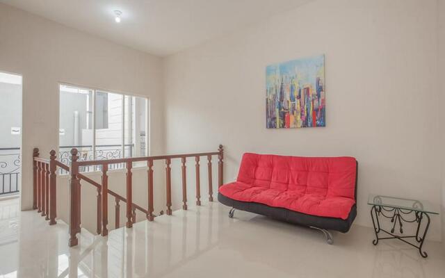 RedDoorz near Ciputra Golf Surabaya