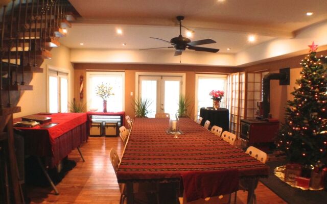 The Muskoka Rose Guest House & Retreat