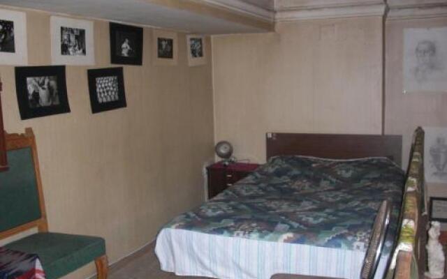 Nino Guesthouse