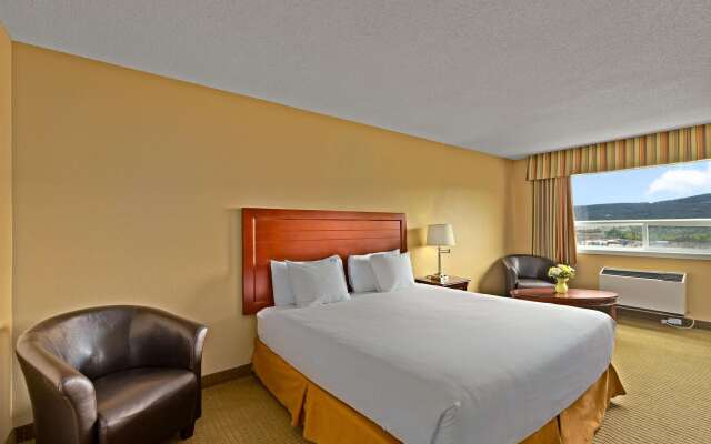Coast Fraser Inn