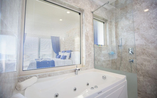 Villa Lamer by Akdenizvillam