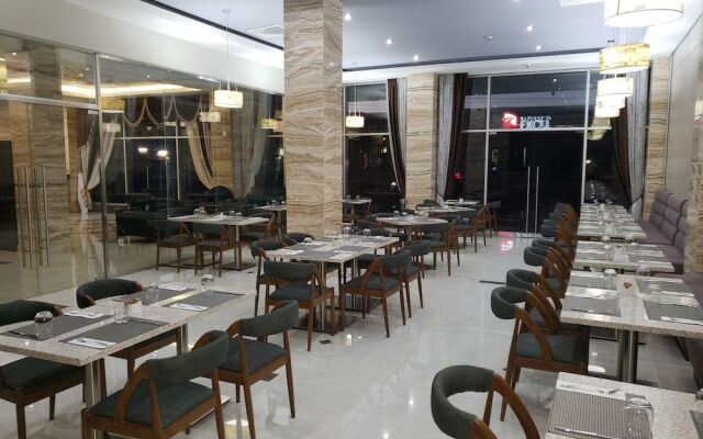 Hotel City Plaza & Suites