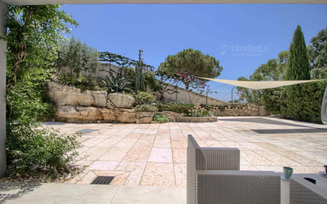 Apt B - Beach View Villa Controvento