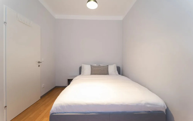 Modern and Charming Apartment - Close TO Center