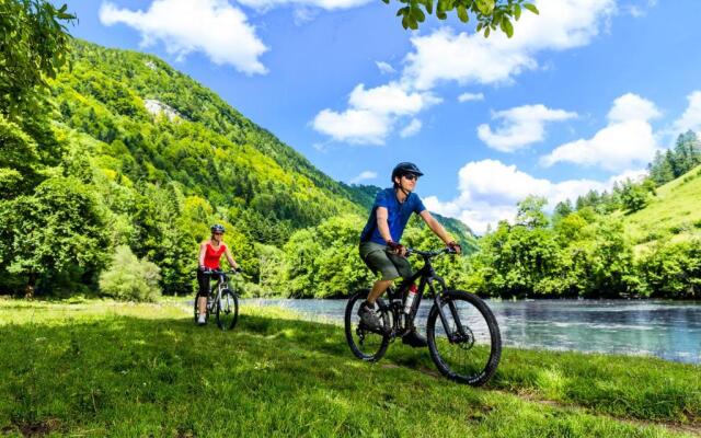 Peanut Medieval Lodge