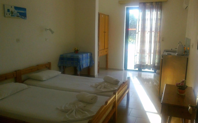 Nikos 2 Studios & Apartments