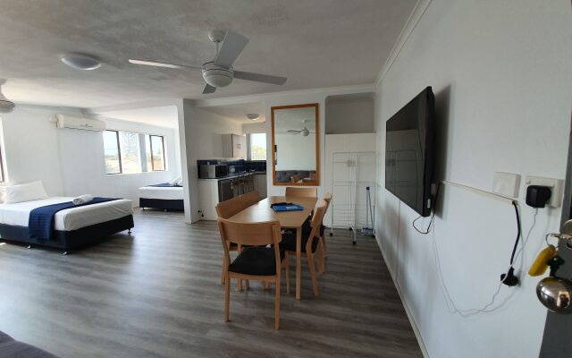 Montego Mermaid Beach Motel