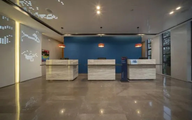 Holiday Inn Express (Pinghu Economic Development Zone)
