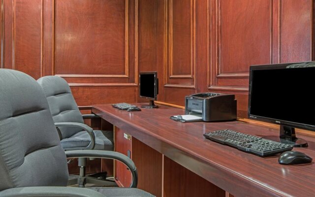 Howard Johnson express Inn & Suites Brampton