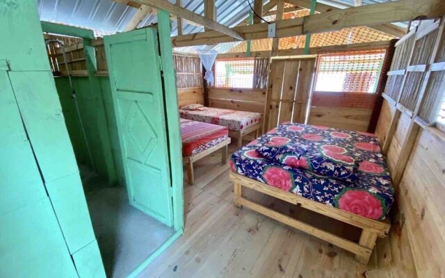 Private Ocean-Front Cabin with private bathroom on San Blas Island