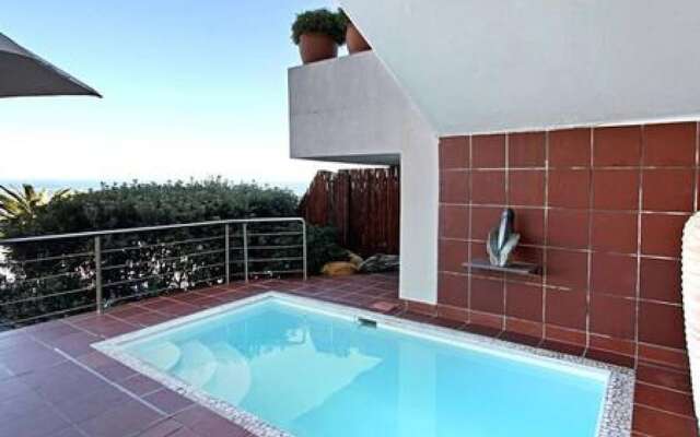 Holiday Apartment w Sea Views Pool CBT Suite
