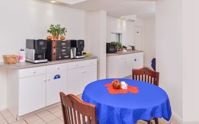 Americas Best Value Inn - Williamsburg/Lightfoot Area