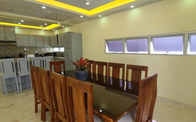Luxurious Villa w Unique Amenities