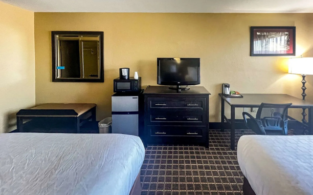 Days Inn & Suites by Wyndham Norton Shores/Muskegon