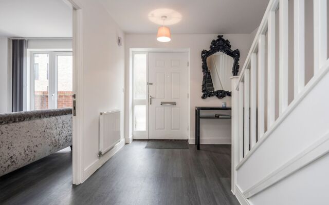 Beautiful 3-bed Apartment in Romford