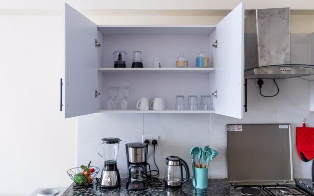 Lux Suites Silverstone  Apartments