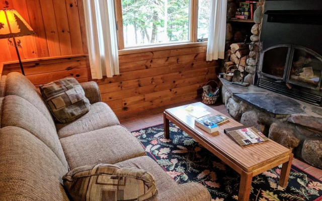 Gunflint Lodge & Outfitters