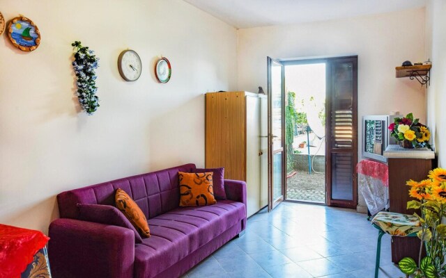 Beautiful Apartment in Stalettì With 1 Bedrooms