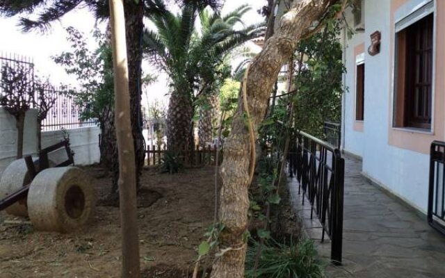 Evita Beach Apartments