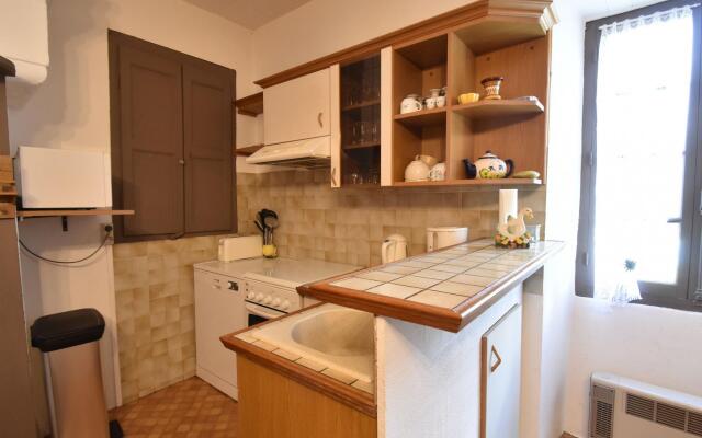 Vintage Holiday Home in Besse with Swimming Pool