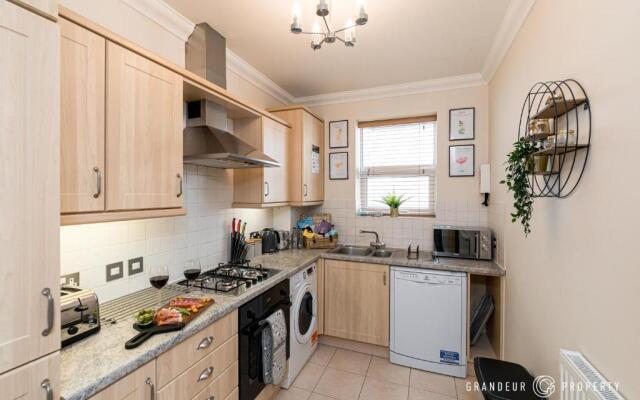 Elegant 2bed Apt- Bmouth Beach Front with Parking