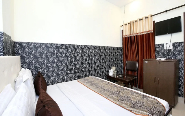 OYO 12163 Hotel Aaryan